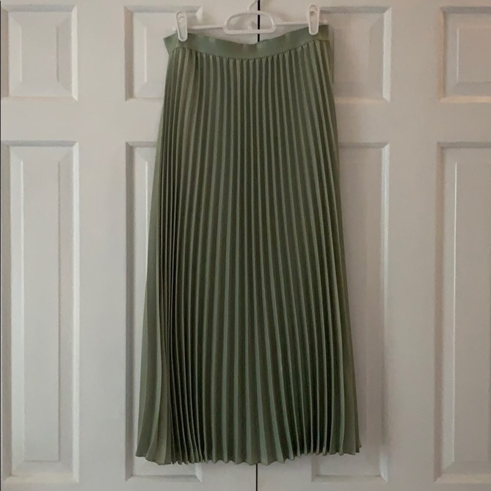 H&M Mint Green Pleated Midi Skirt